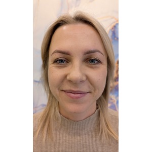 Brwi permanentne wykonane metodą ombre